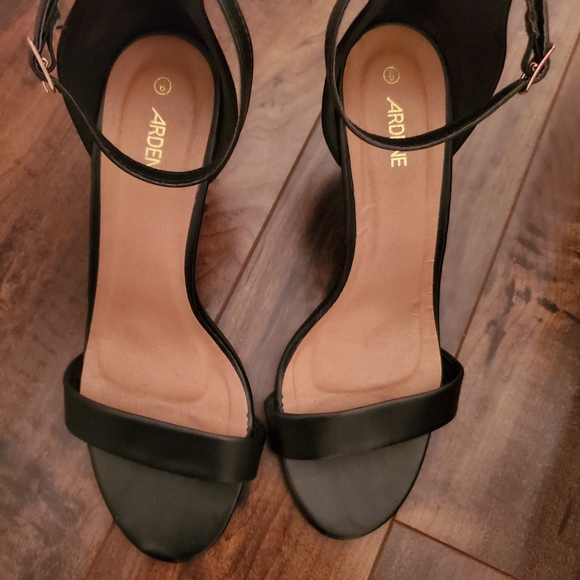 Strappy Heel Black - Low heel - Picture 3 of 6